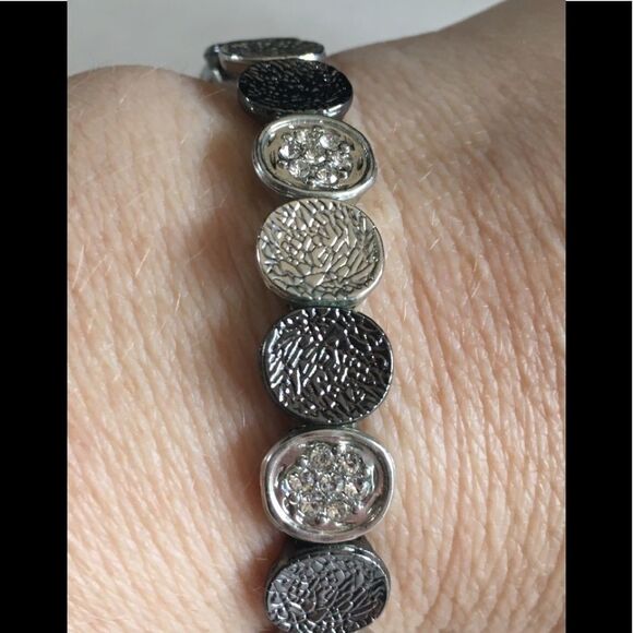 Bundle Sale 3 for $15 | Silver Tone Beaded Stretch Bracelet - Picture 8 of 12